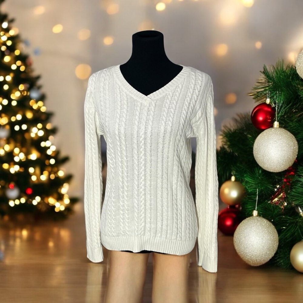 CROFT & BARROW CLASSIC WHITE CABLE KNIT SWEATER – SIZE MEDIUM
